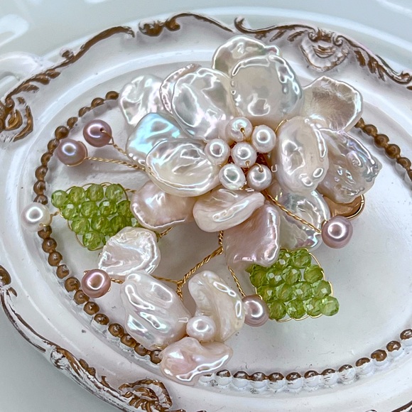 Handmade Premium Freshwater Keshi Pearl Champagne Pink Flower 🌺🌺 Pendant Brooch - Picture 2 of 5
